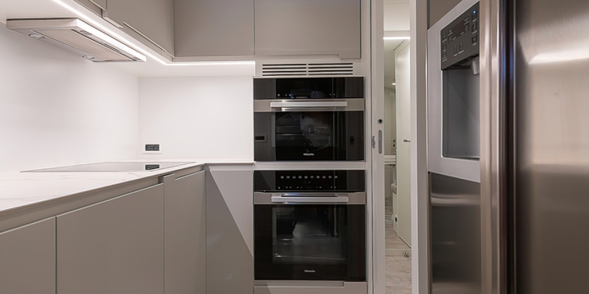 Продается моторная яхта PERSHING 8X 2022г.